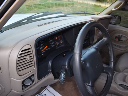 Used 1999 Chevrolet Tahoe 4WD 2-Door w/ Preferred Equipment Group image 16