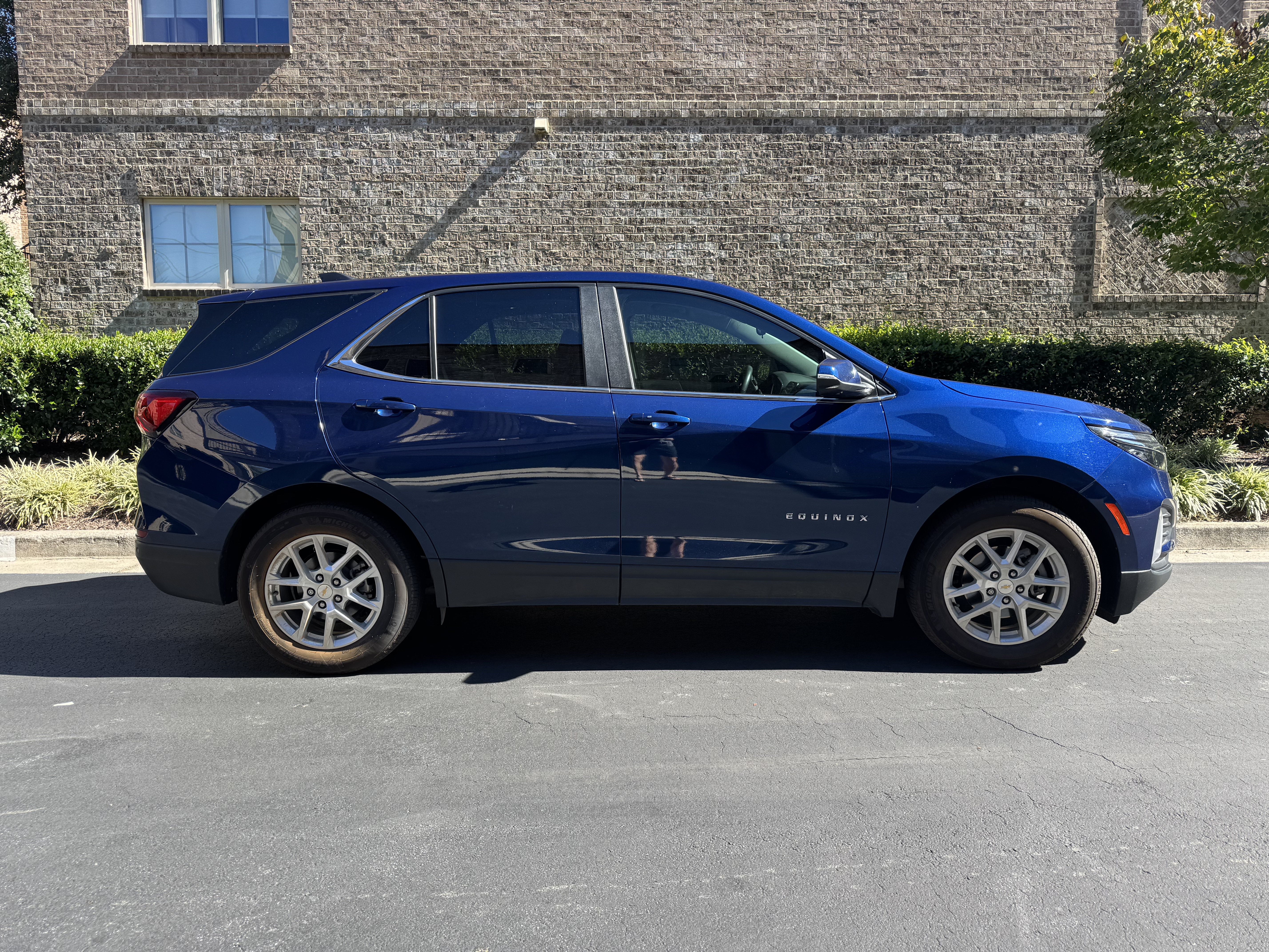 Used 2022 Chevrolet Equinox LT FWD image 1