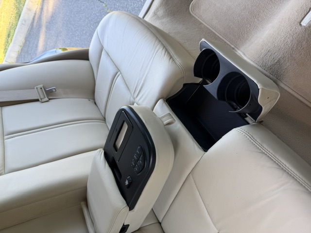 Used 2006 Lincoln Town Car Signature L RWD image 11