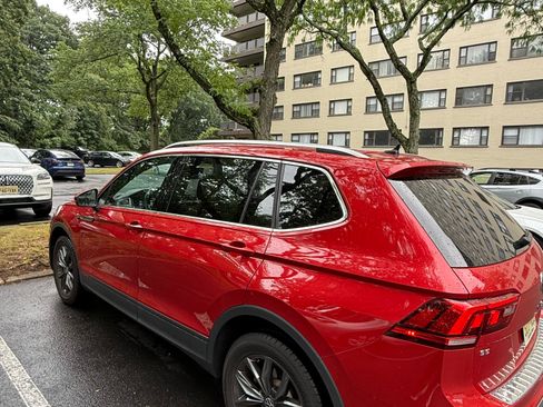 Used 2022 Volkswagen Tiguan SE AWD/4WD image 5