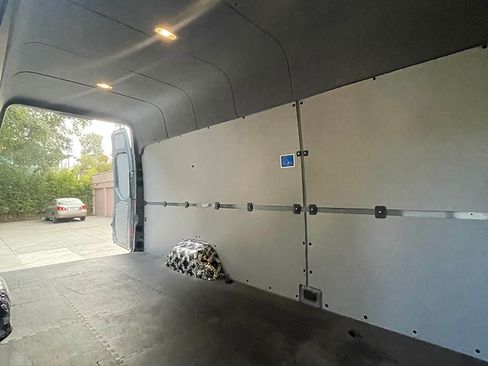 Used 2022 Mercedes-Benz Sprinter 2500 image 9