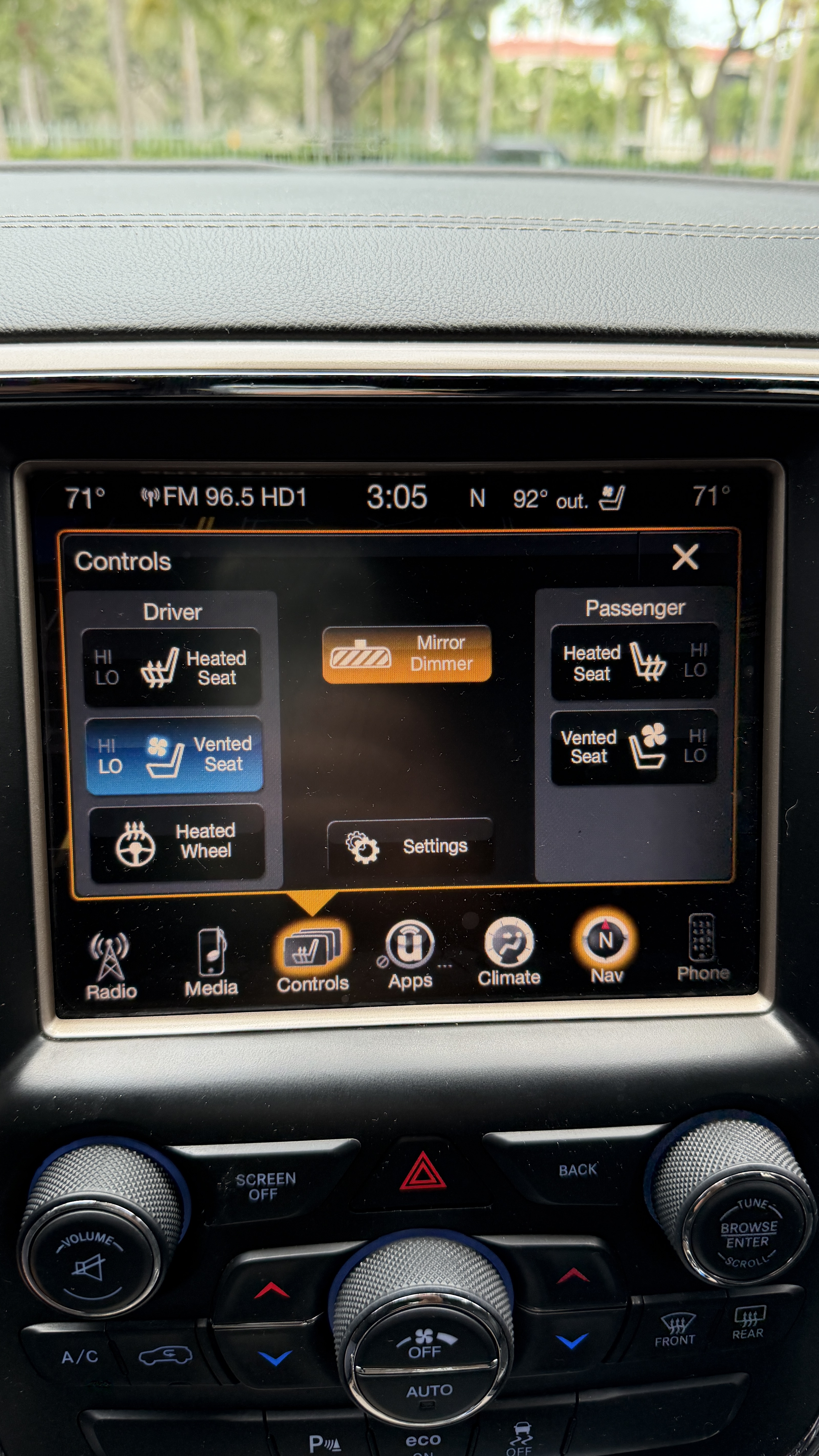 Used 2014 Jeep Grand Cherokee Overland AWD/4WD image 15