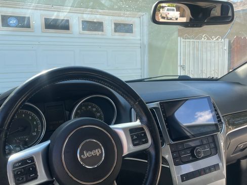 Used 2011 Jeep Grand Cherokee 70th Anniversary RWD image 2