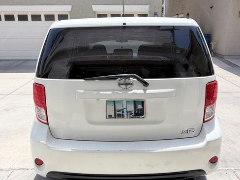 Used 2015 Scion xB FWD image 6