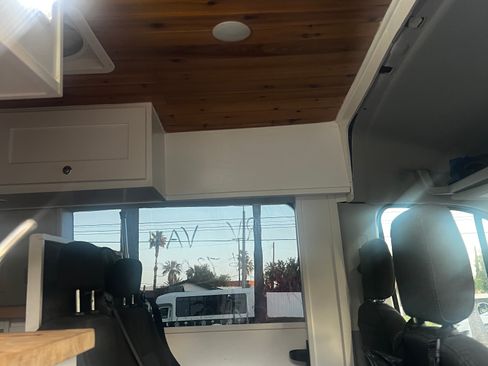 Used 2017 Ford Transit 350 XLT image 10