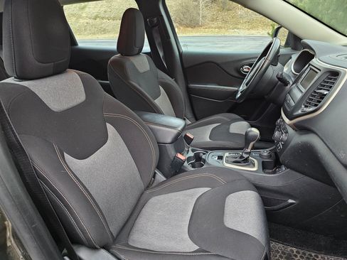 Used 2016 Jeep Cherokee Sport w/ Cold Weather Group image 20