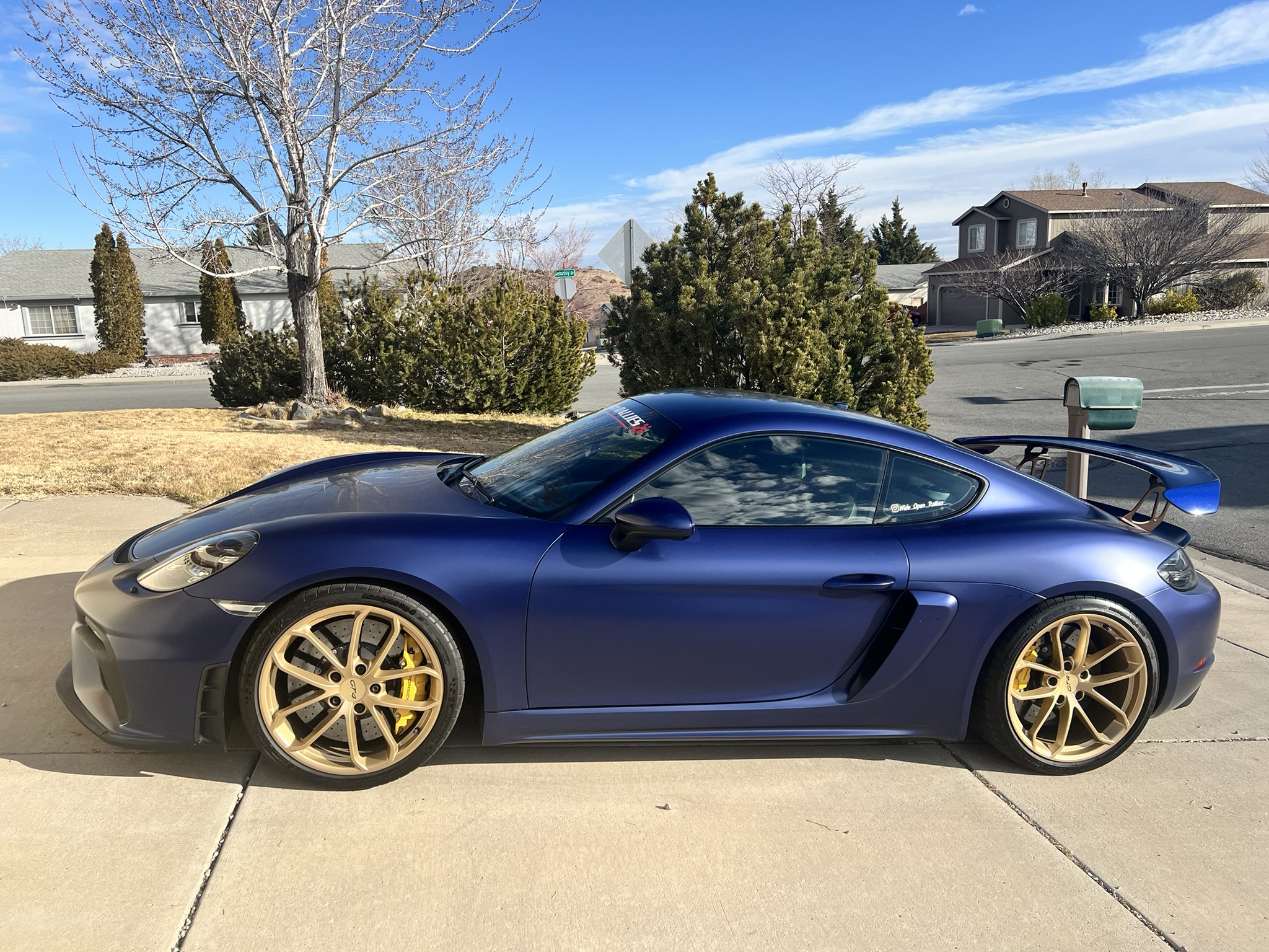Used 2021 Porsche 718 Cayman GT4 RWD image 1