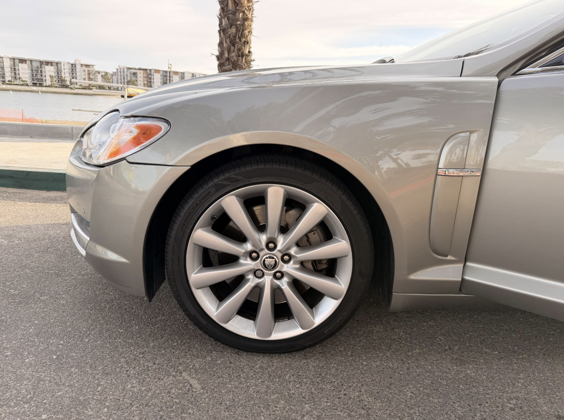 Used 2011 Jaguar XF Premium RWD image 4