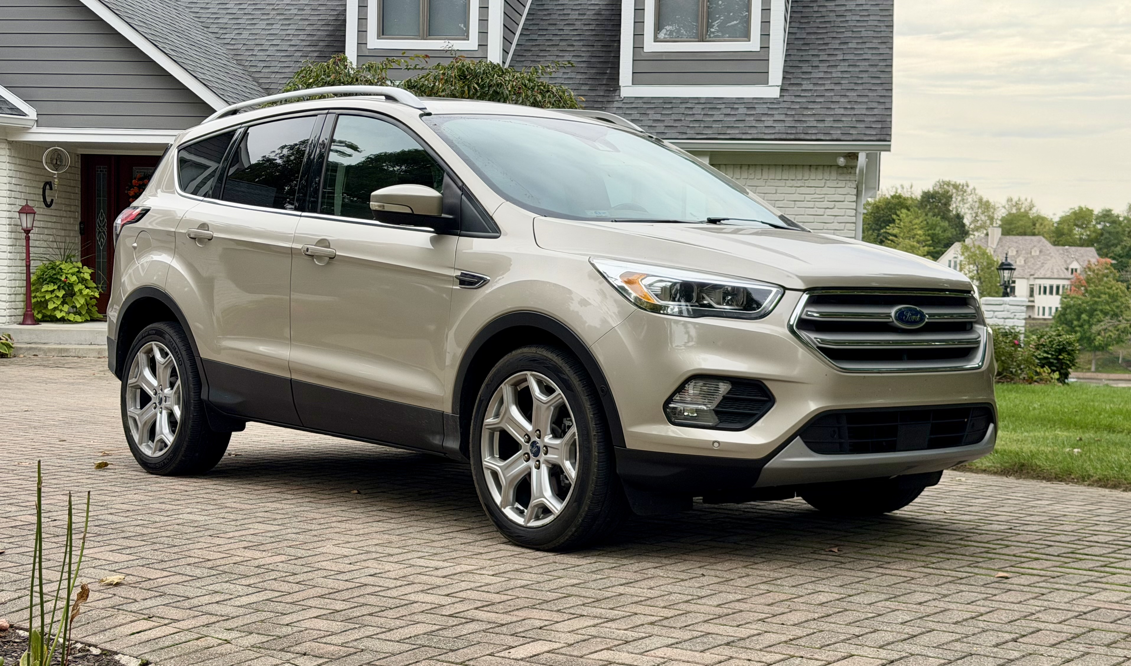 Used 2018 Ford Escape Titanium w/ Ford Safe & Smart Package AWD/4WD image 1