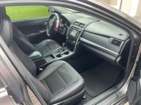 Used 2017 Toyota Camry SE FWD image 4