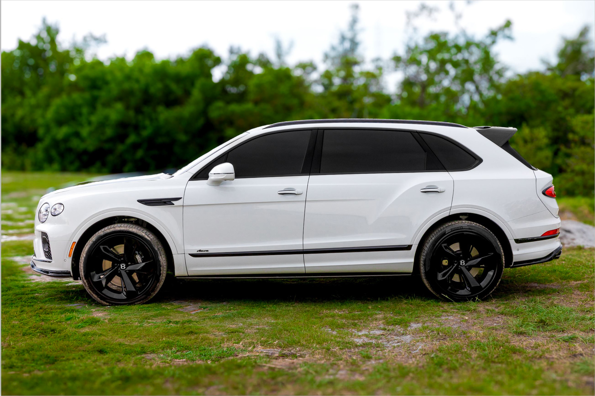 Used 2023 Bentley Bentayga Extended Wheelbase AWD/4WD image 9