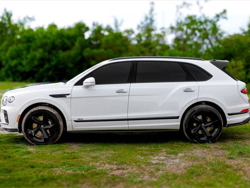 Used 2023 Bentley Bentayga Extended Wheelbase AWD/4WD image 9