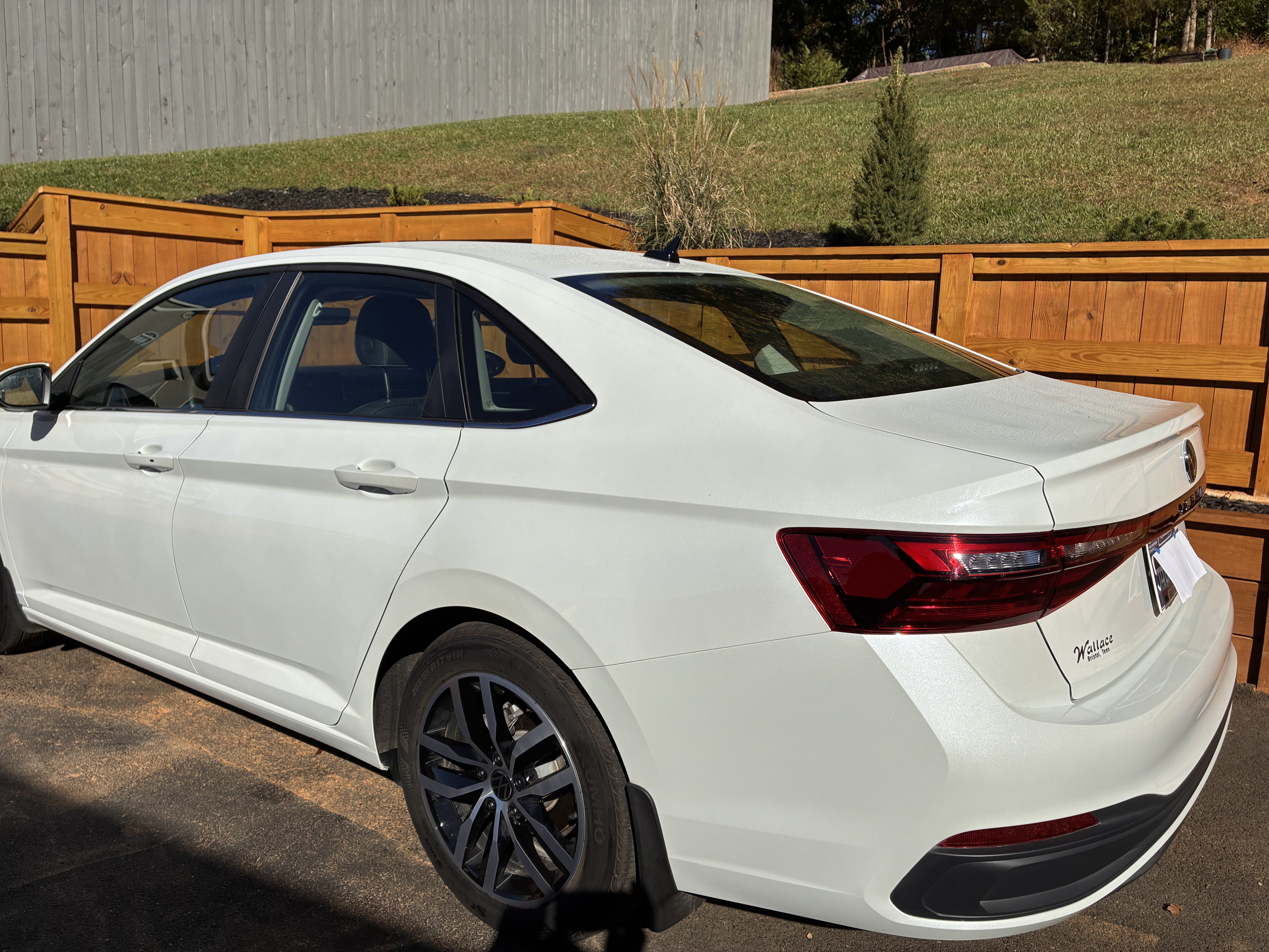 Used 2025 Volkswagen Jetta SE FWD image 4