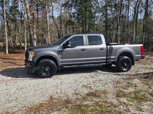 Used 2022 Ford F250 XL w/ Power Equipment Group image 4