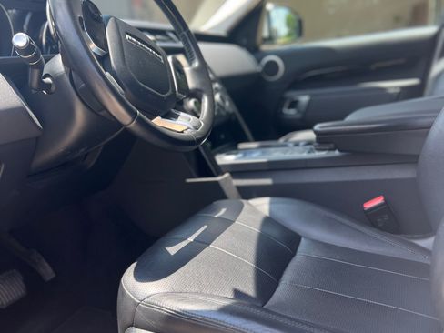 Used 2020 Land Rover Discovery SE image 5