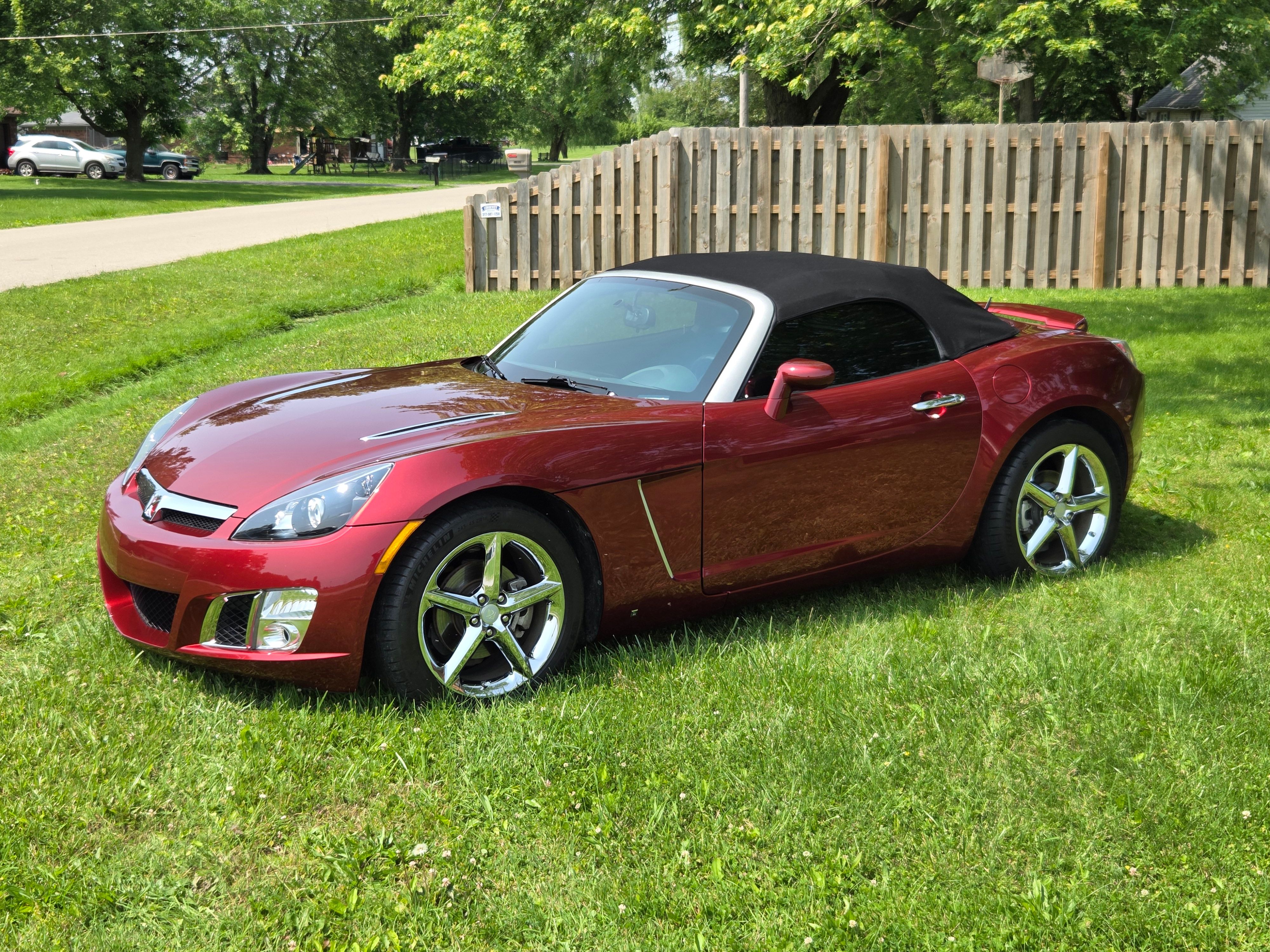 Used 2009 Saturn Sky Red Line RWD image 4