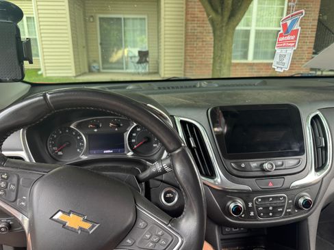 Used 2020 Chevrolet Equinox LT FWD image 12