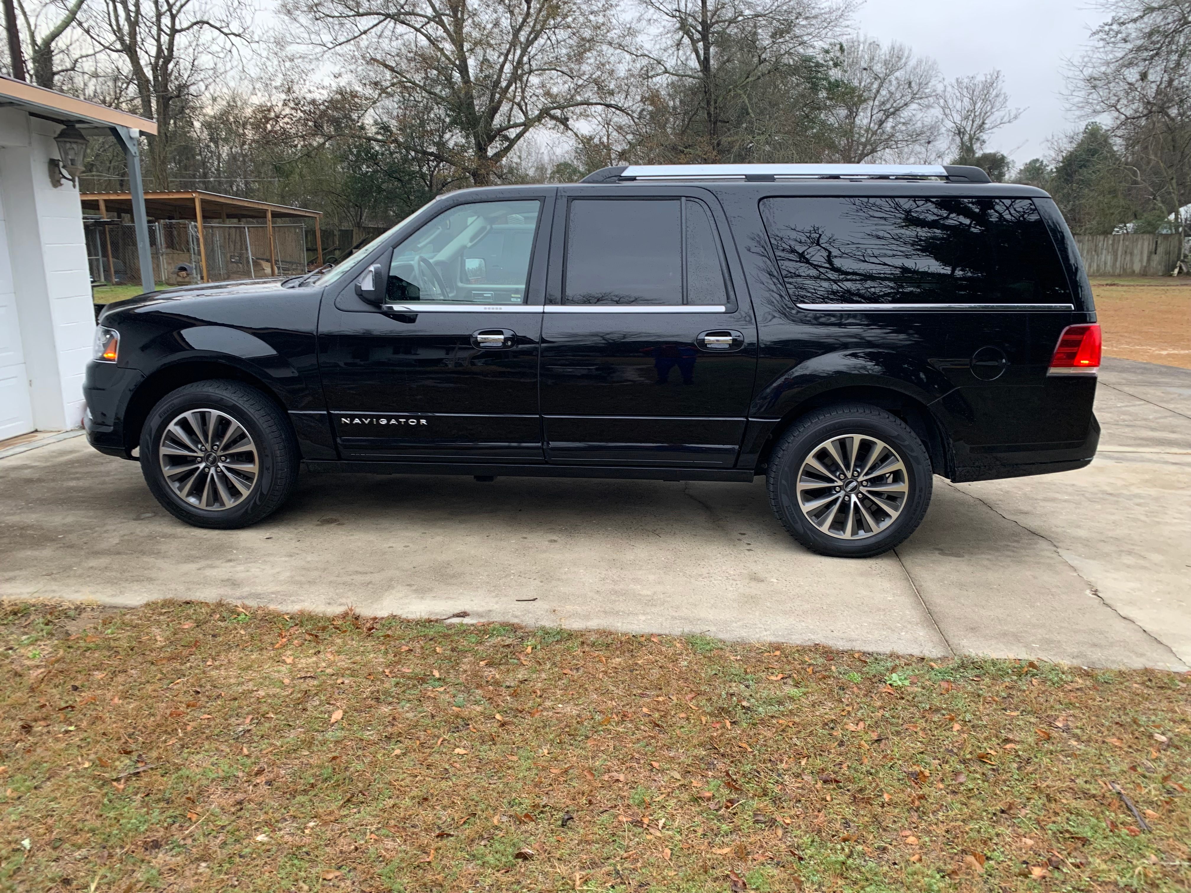 Used 2017 Lincoln Navigator L Select RWD image 1