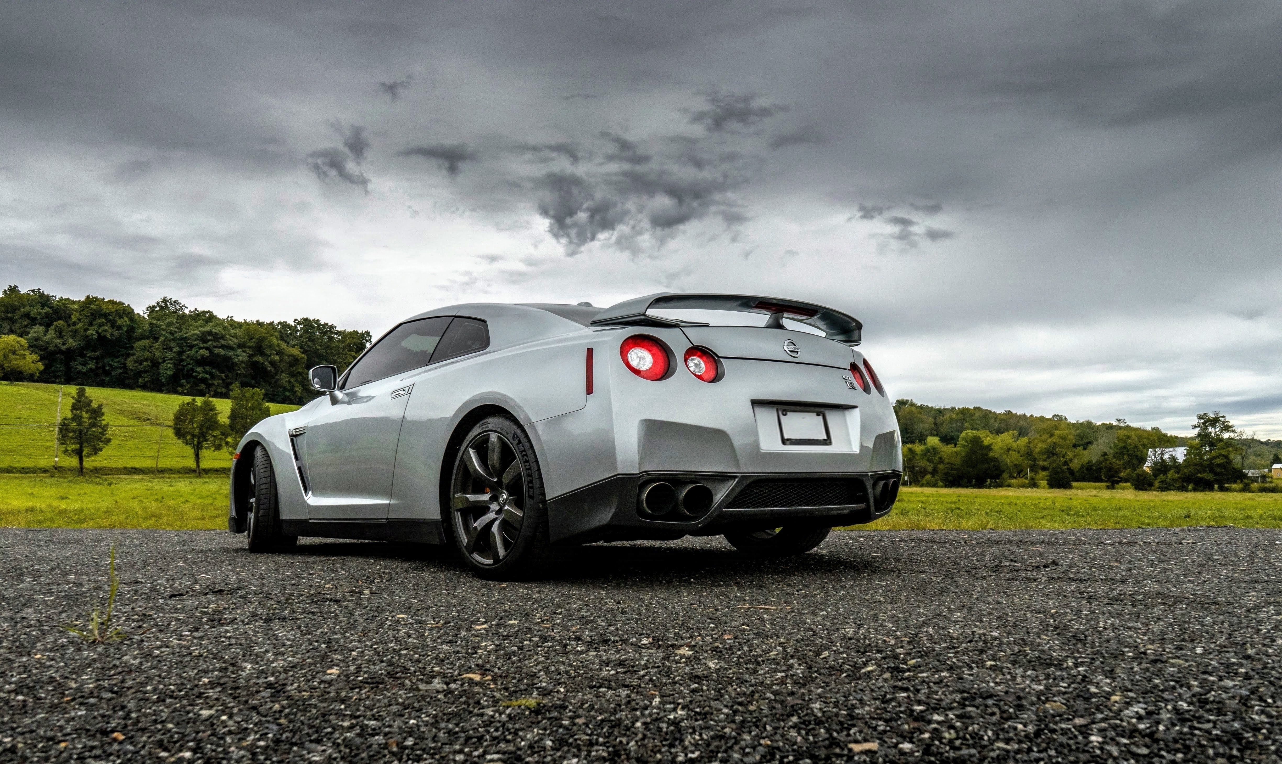 Used 2010 Nissan GT-R Premium AWD/4WD image 5