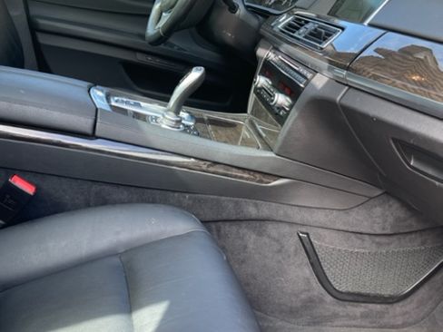 Used 2013 BMW 740i image 21