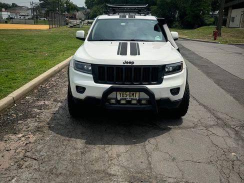 Used 2012 Jeep Grand Cherokee Laredo AWD/4WD image 6