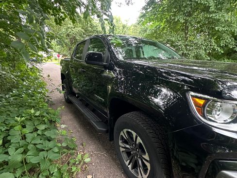 Used 2021 Chevrolet Colorado Z71 w/ Safety Package AWD/4WD image 4