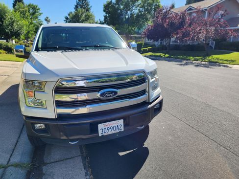 Used 2015 Ford F150 Lariat image 2