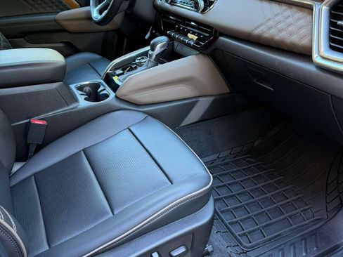 Used 2023 GMC Canyon Denali image 5