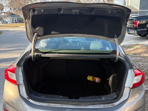 Used 2017 Chevrolet Cruze LT image 4