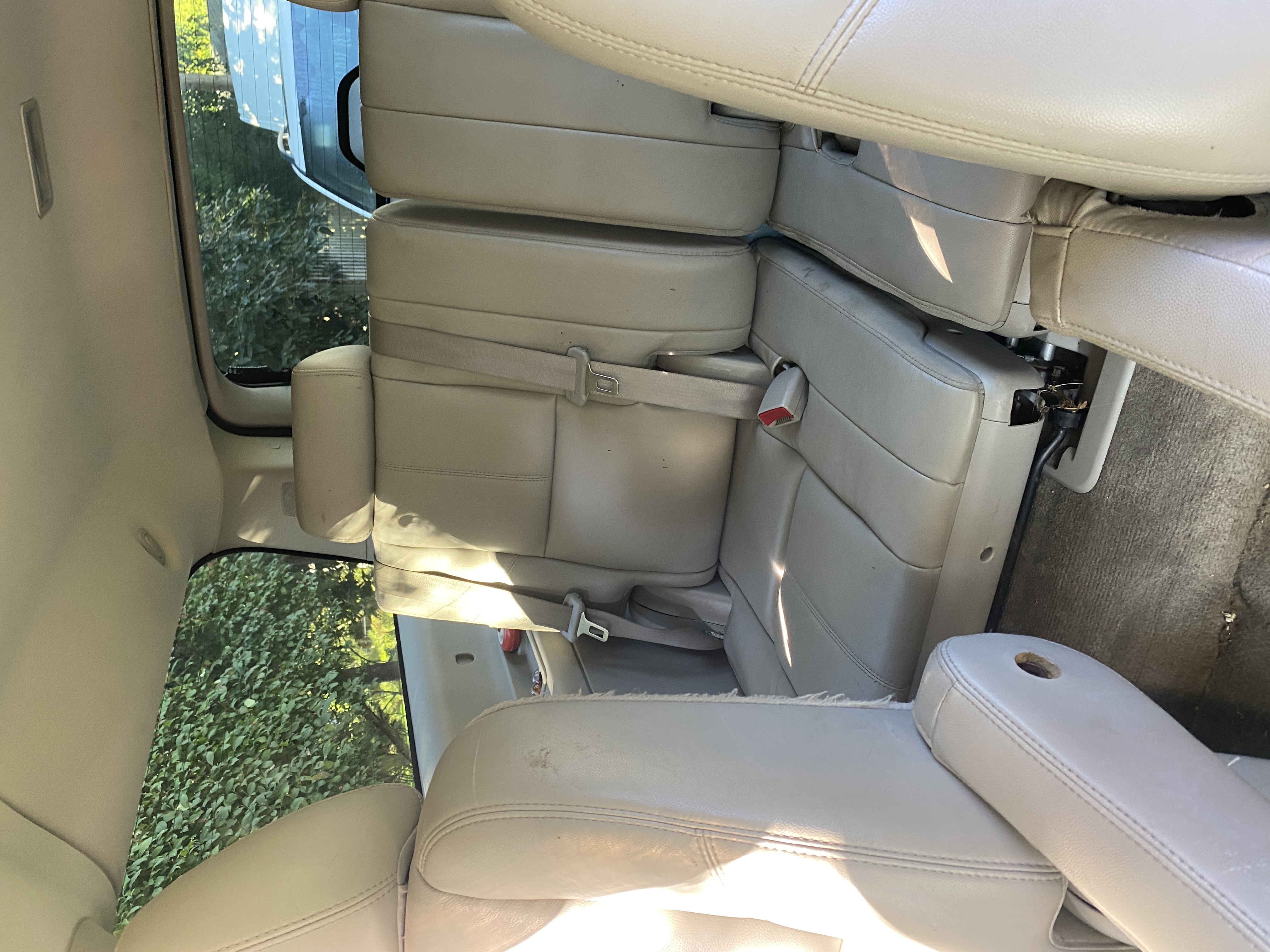 Used 2011 Chevrolet Suburban LT w/ Luxury Package AWD/4WD image 10