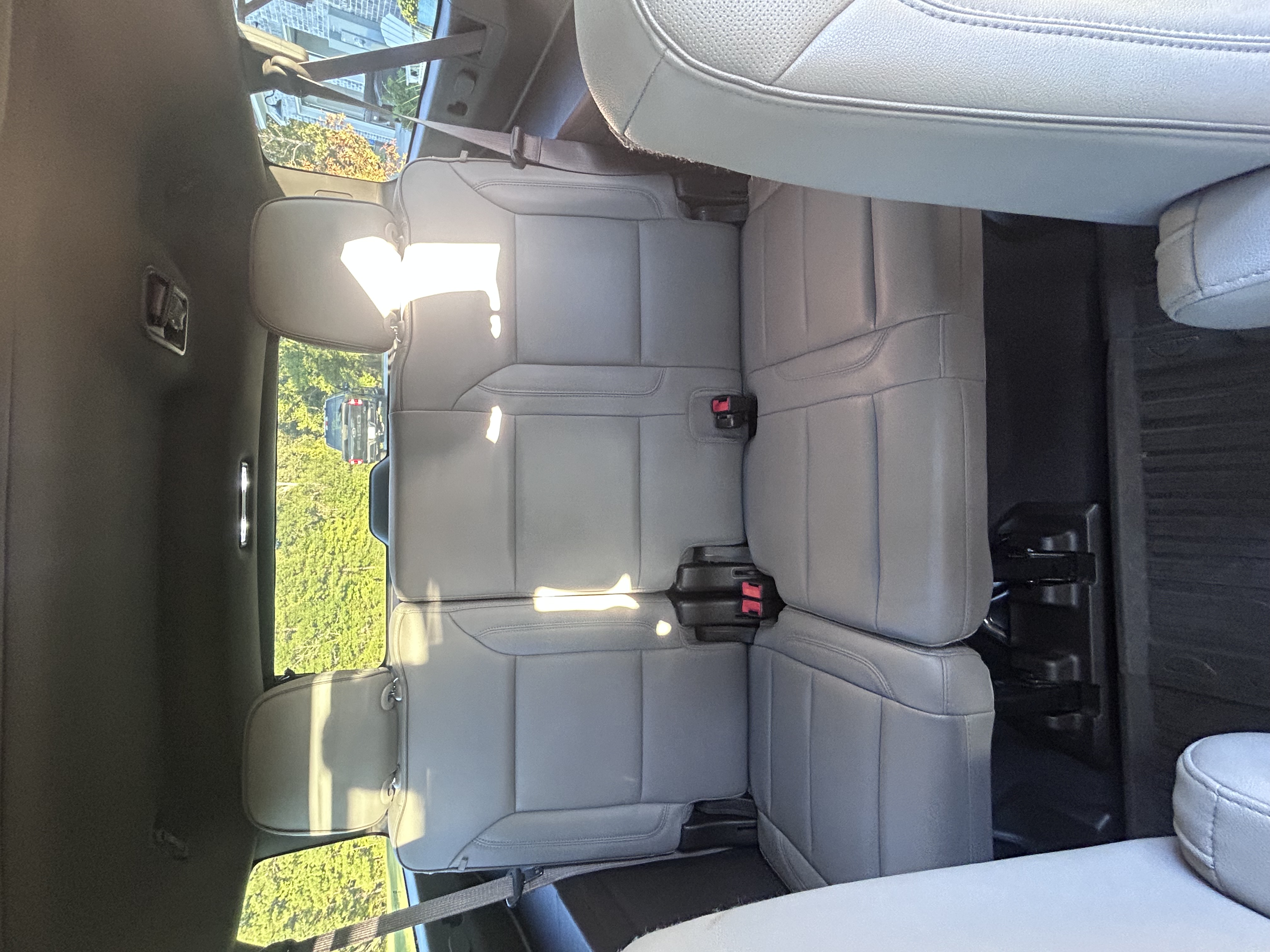 Used 2022 GMC Yukon XL SLT w/ SLT Premium Package RWD image 13