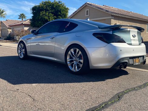 Used 2014 Hyundai Genesis 3.8 image 1