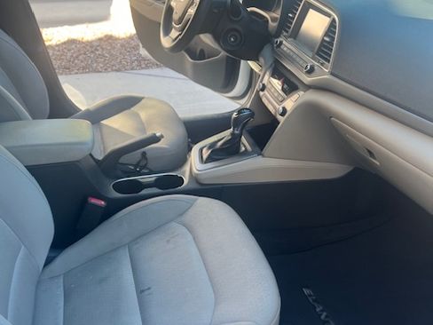 Used 2017 Hyundai Elantra SE image 13