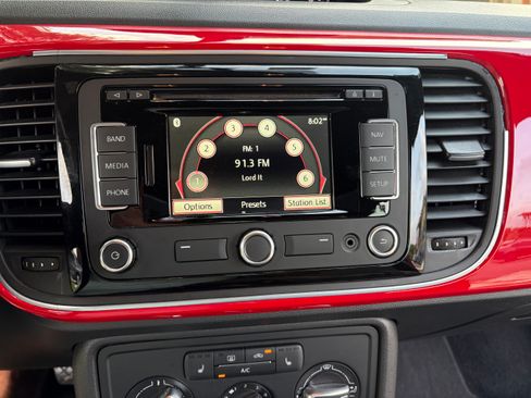 Used 2014 Volkswagen Beetle TDI FWD image 12