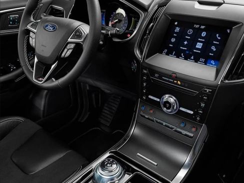 Used 2019 Ford Edge Titanium image 6