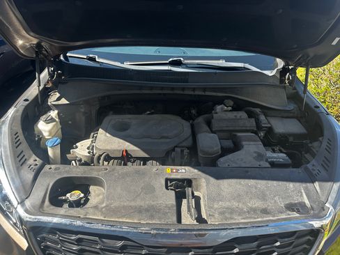 Used 2019 Kia Sorento LX w/ LX Convenience Package image 19