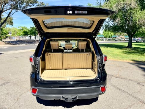 Used 2015 Toyota Highlander Limited Platinum image 8