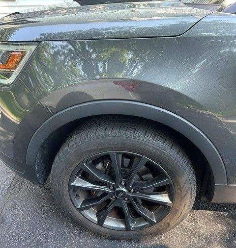 Used 2018 Ford Explorer XLT w/ Equipment Group 202A AWD/4WD image 10