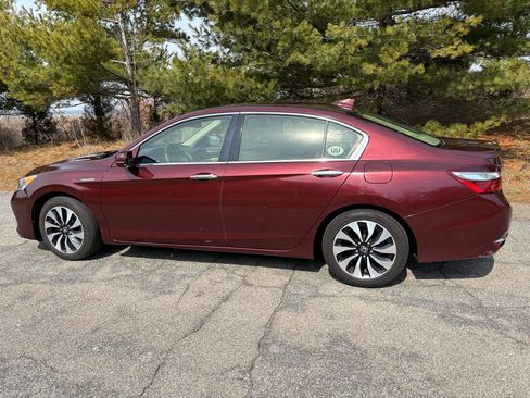 Used 2017 Honda Accord Hybrid Sedan image 5