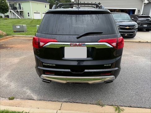 Used 2018 GMC Acadia Denali w/ Technology Package AWD/4WD image 8