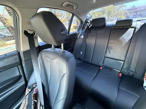 Used 2016 BMW 320i Sedan RWD image 14