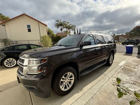 Used 2016 Chevrolet Suburban LT image 1