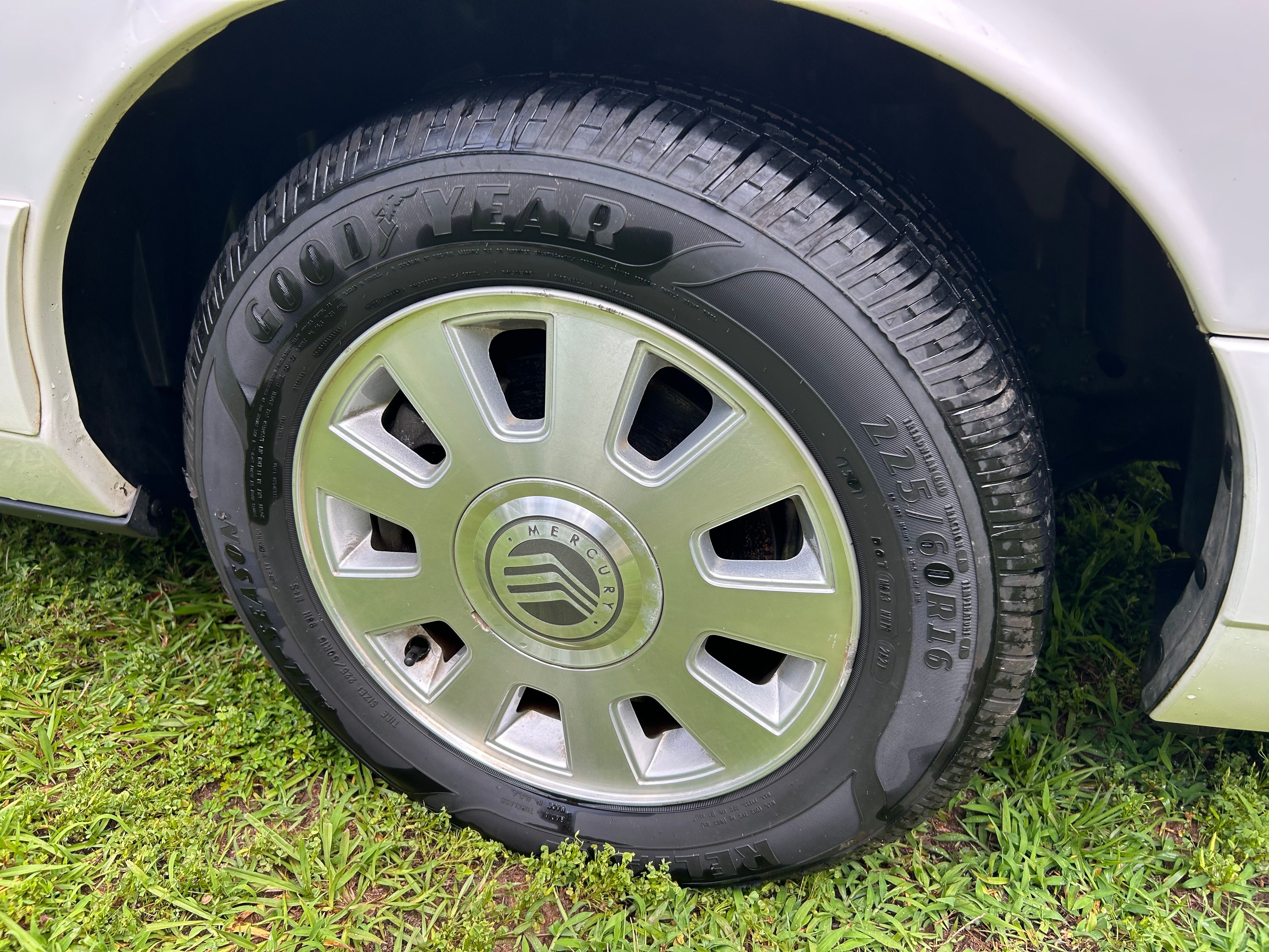 Used 2004 Mercury Grand Marquis LS RWD image 14