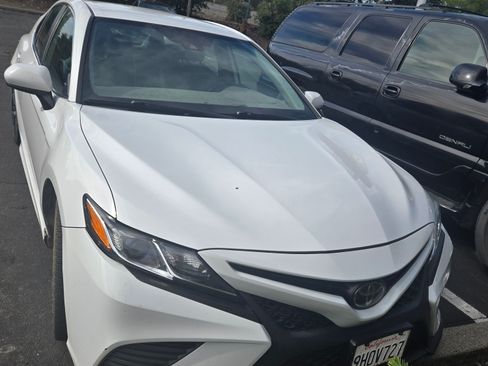 Used 2020 Toyota Camry SE image 12