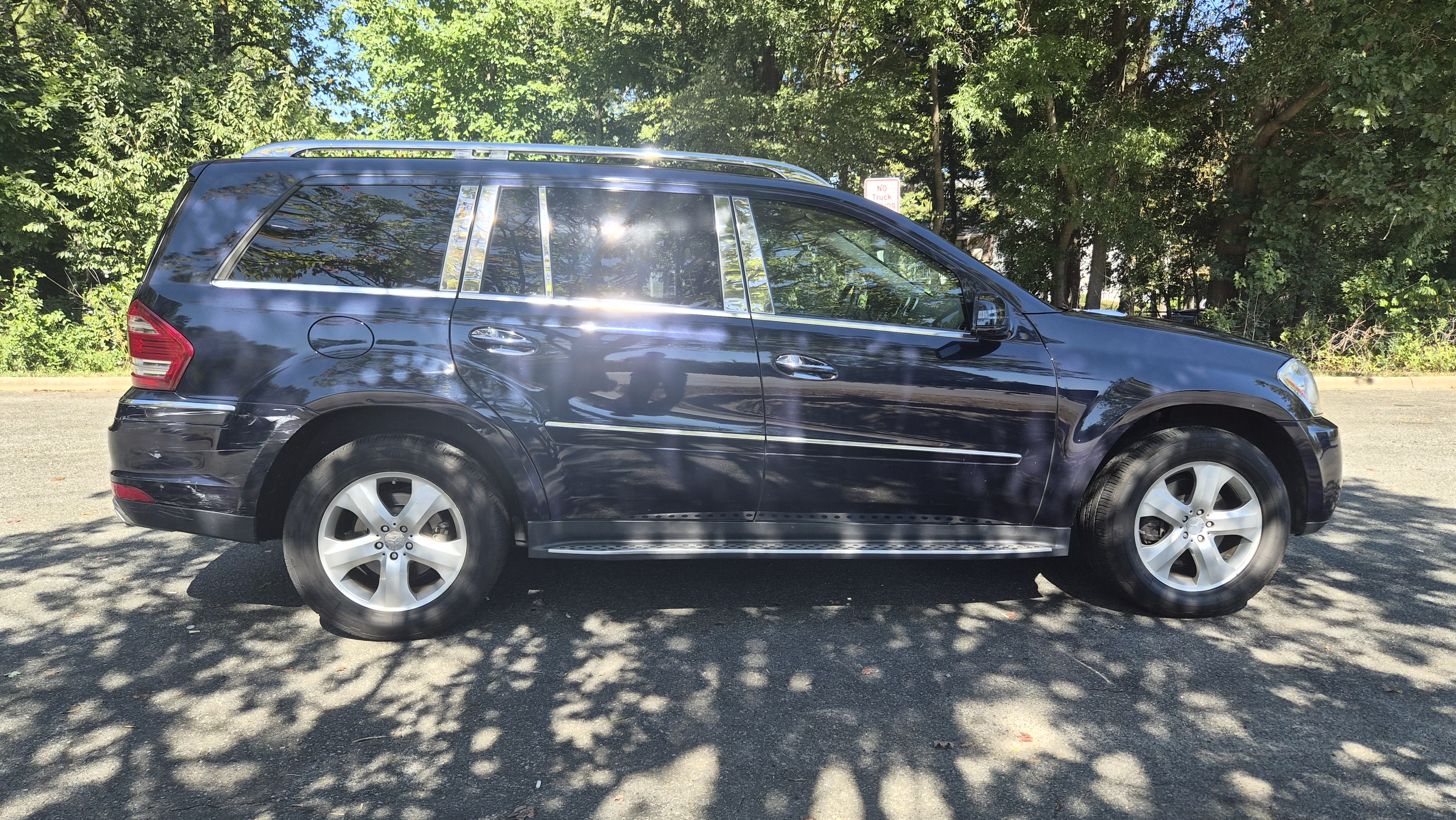 Used 2012 Mercedes-Benz GL 450 4MATIC image 4