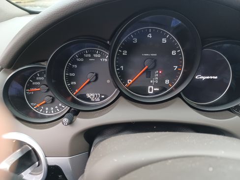 Used 2018 Porsche Cayenne Platinum Edition image 12