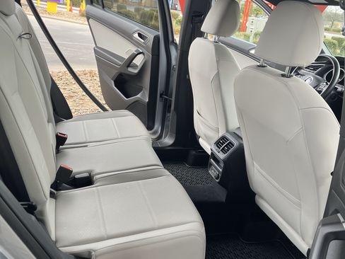 Used 2021 Volkswagen Tiguan SE R-Line image 11