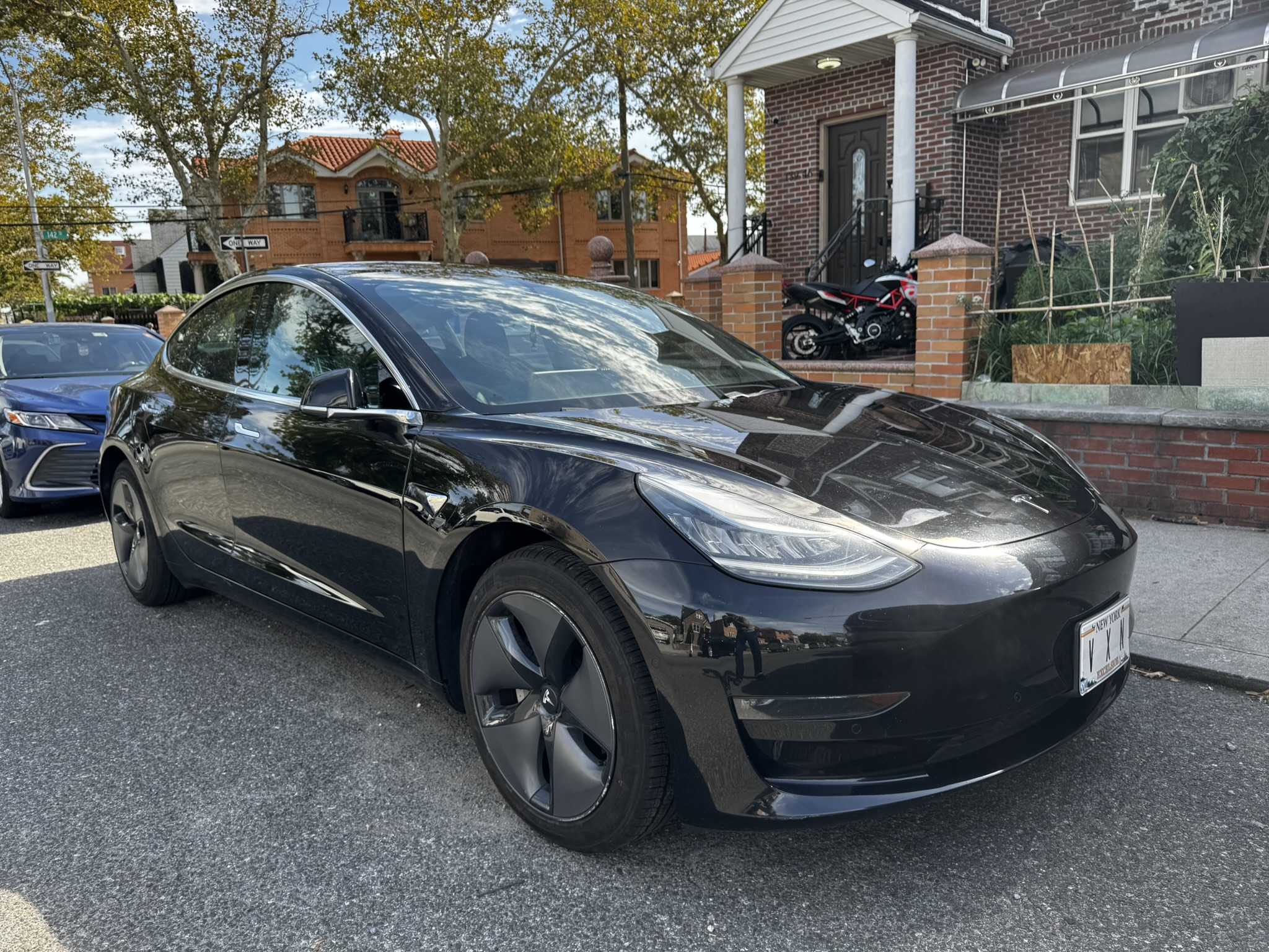 Used 2018 Tesla Model 3 Long Range RWD image 2