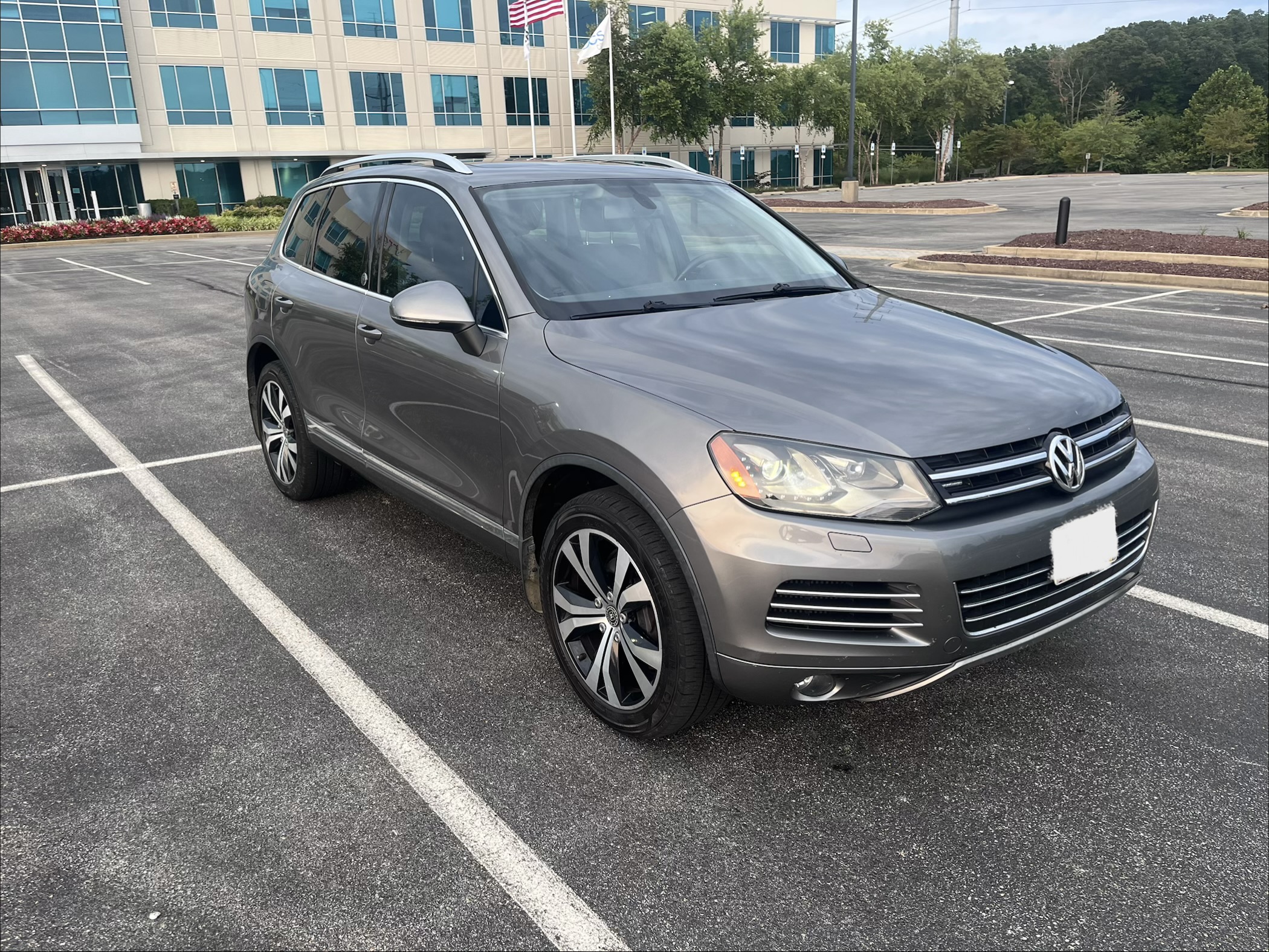 Used 2012 Volkswagen Touareg TDI AWD/4WD image 1
