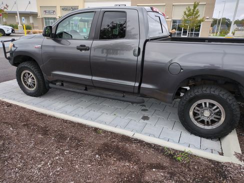 Used 2011 Toyota Tundra 4x4 Double Cab image 8